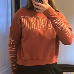 Cute and comfy long sleeved crewneck!